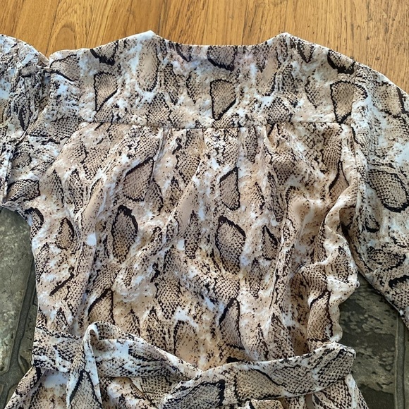 Walter Baker Snake Print Wrap Blouse Size Medium - Picture 8 of 11